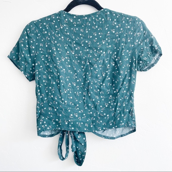 Brandy Melville floral wrap top green white - Picture 3 of 5